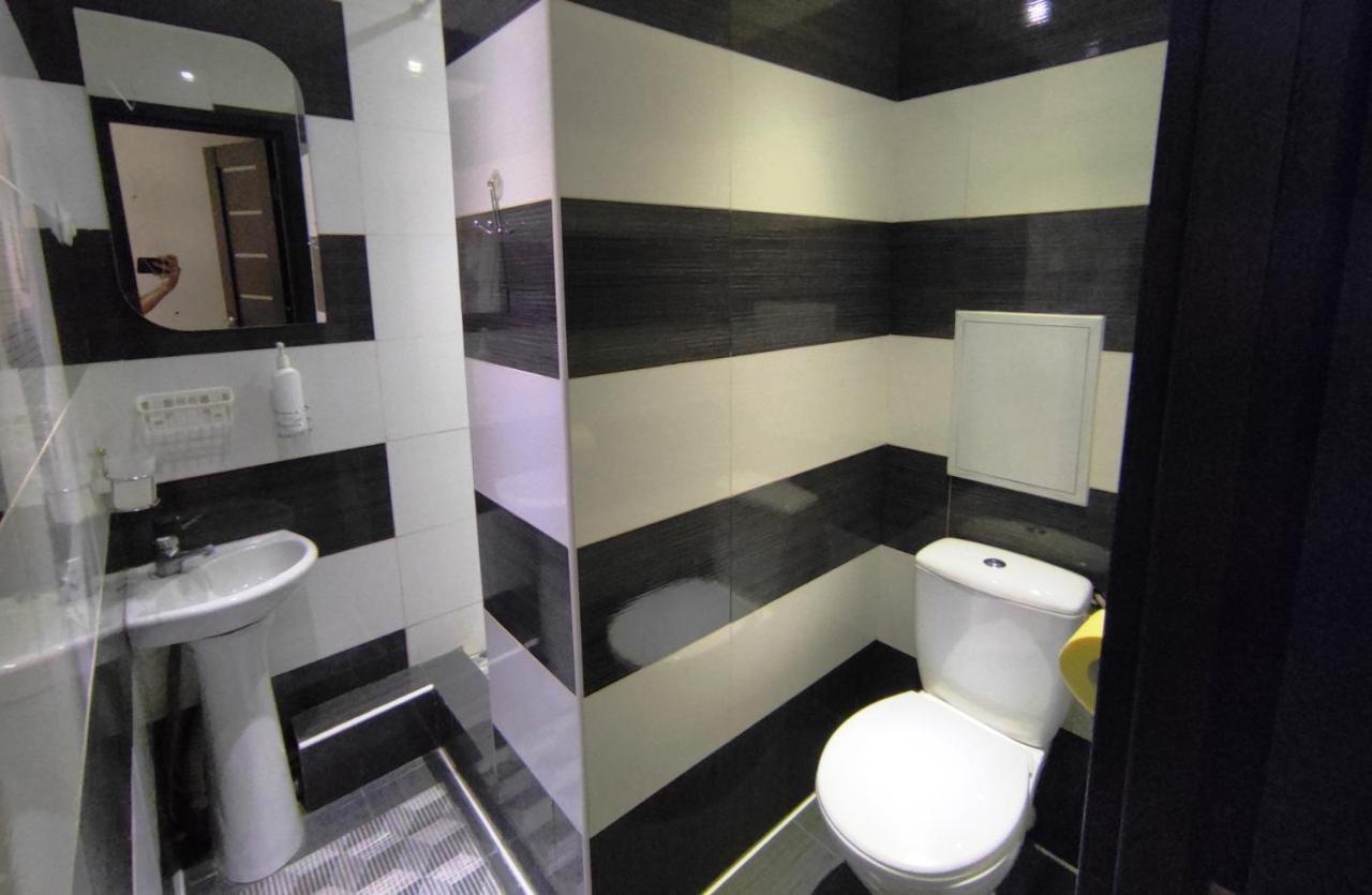 Люкс В Центре Металлургов 31 Kr Apartments 크리보이 로그 외부 사진